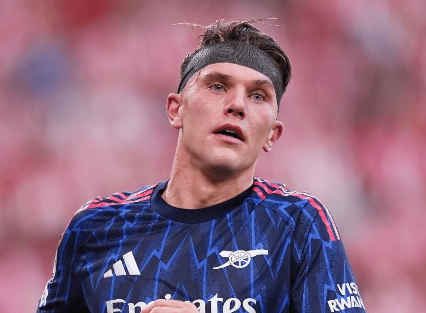 阿克拉内斯惨败，提前出局欧冠赛事，球队面临变局的简单介绍